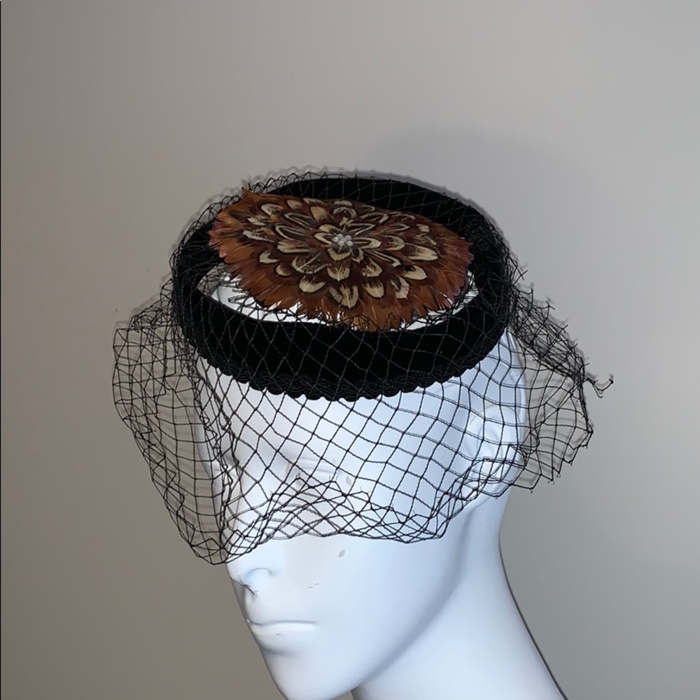 Amazing vintage pillbox feathers hat